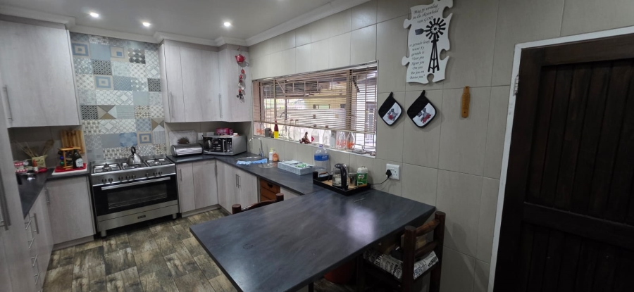 3 Bedroom Property for Sale in Flamwood North West